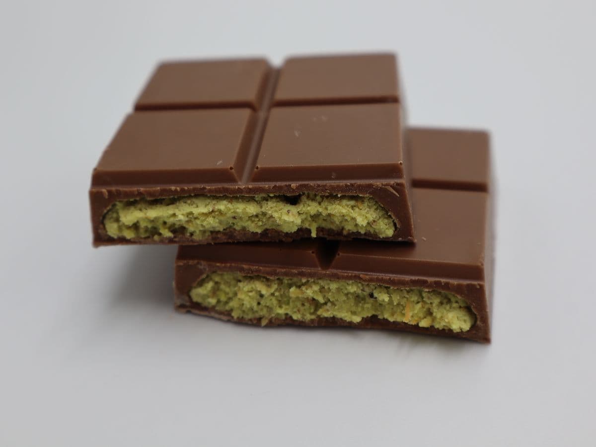 Barra recheada de pistache — 100 g