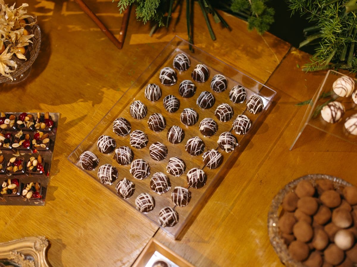 Doces finos de chocolate — cento